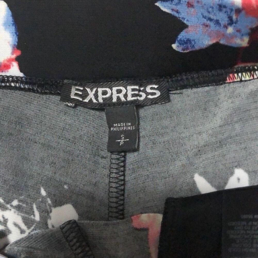 Express cute pants that look like a skirt  floral black - Picture 5 of 5